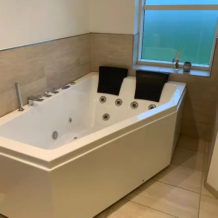 2 Houses In One I Family Friendly I Kids I Sauna I I Large Garden *