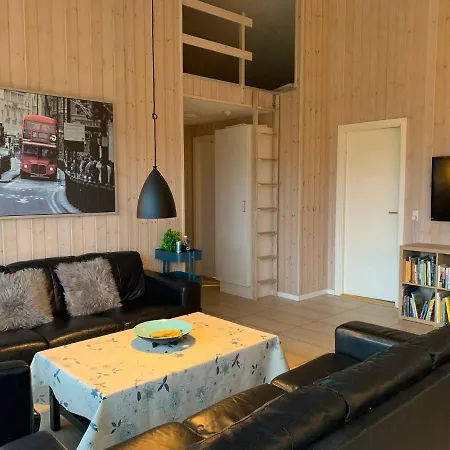 Дом отдыха 2 Houses In One I Family Friendly I Kids I Sauna I I Large Garden *